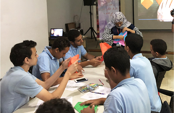  Students from Creative International School learn how to do paper-folding at the Korean Cultural Center in Egypt on Oct. 16. 